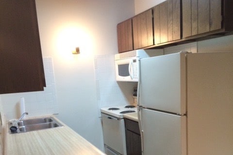 Building Photo - 1430 Maplecrest Dr