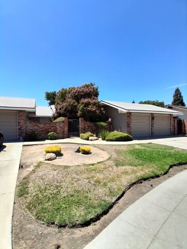 Foto del edificio - 6061 N Bungalow Ln