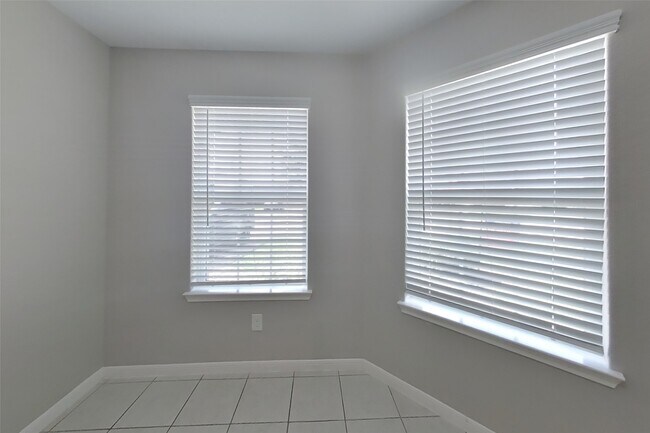 Building Photo - 333 Summer Horse Dr