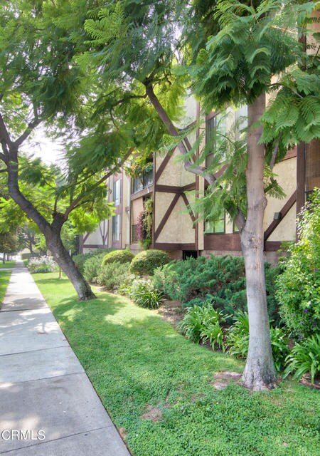 Building Photo - 65 Allen Ave