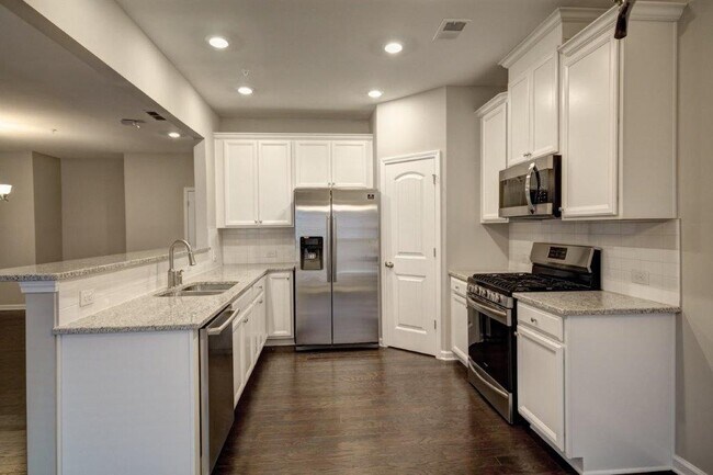 Building Photo - 521 Coral St