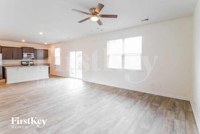 Foto del edificio - 114 Whispering Wood Dr