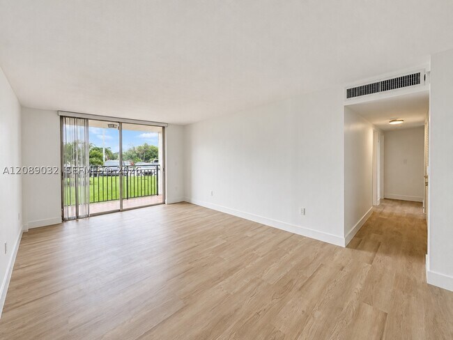 Foto del edificio - 14150 SW 84th St