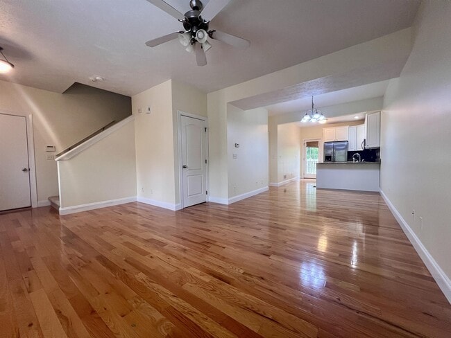 Building Photo - 304 Villa View Dr