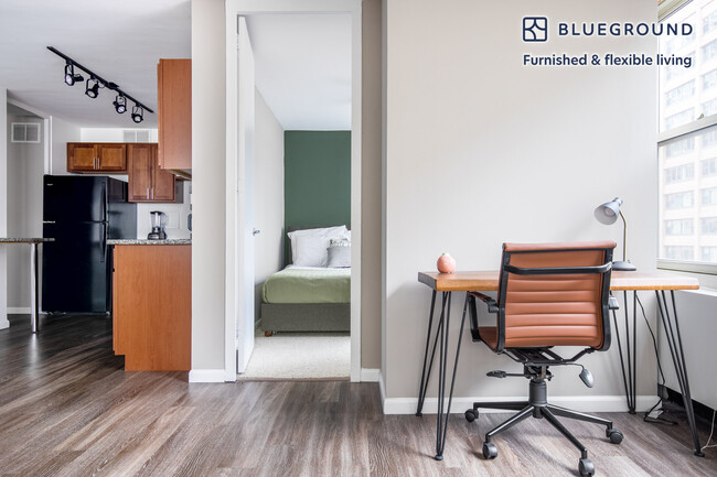 Foto del edificio - 860 N Dewitt Pl