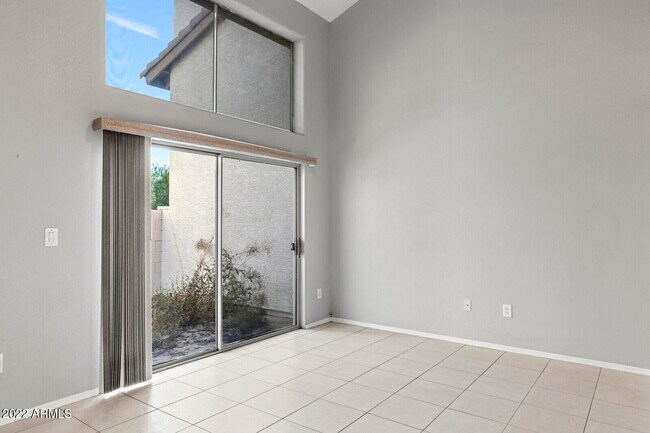 Building Photo - 5621 E Kelton Ln