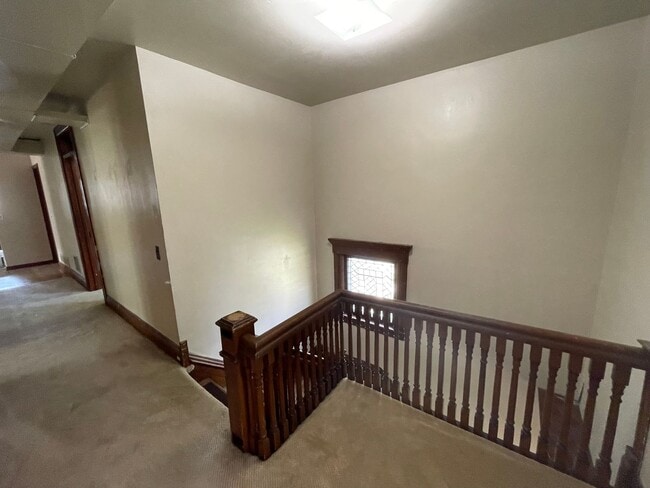 Building Photo - 206 Oak St