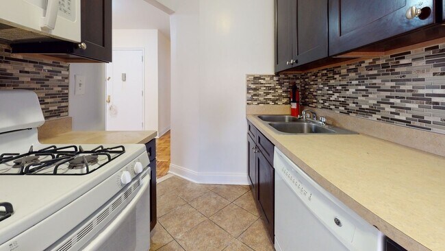 Building Photo - 90 Laurel Hill Ter