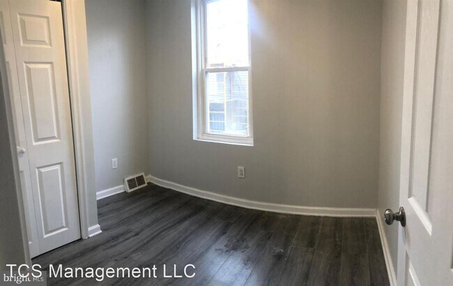 Building Photo - 3 br, 1 bath House - 833 E Hilton St