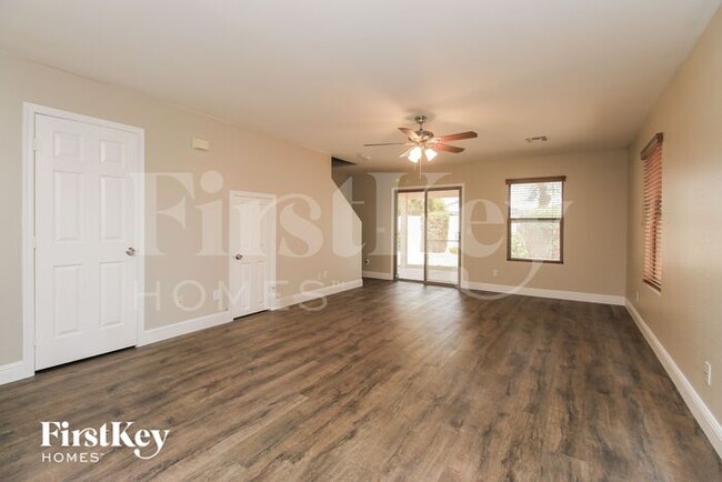 Foto del edificio - 40441 N Glen Meadows Ln