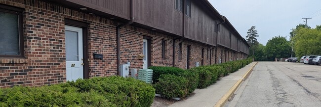 Building Photo - Old Orchard Townhouses