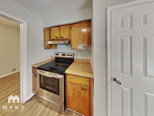 Building Photo - 199 Woodcrest Way