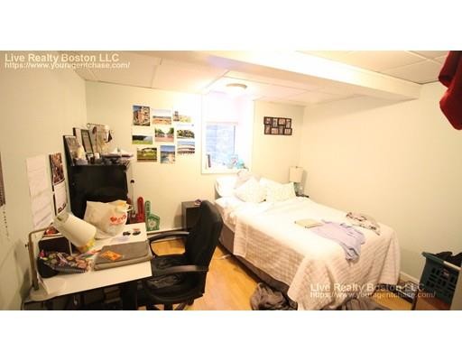 Building Photo - 1476 Beacon St