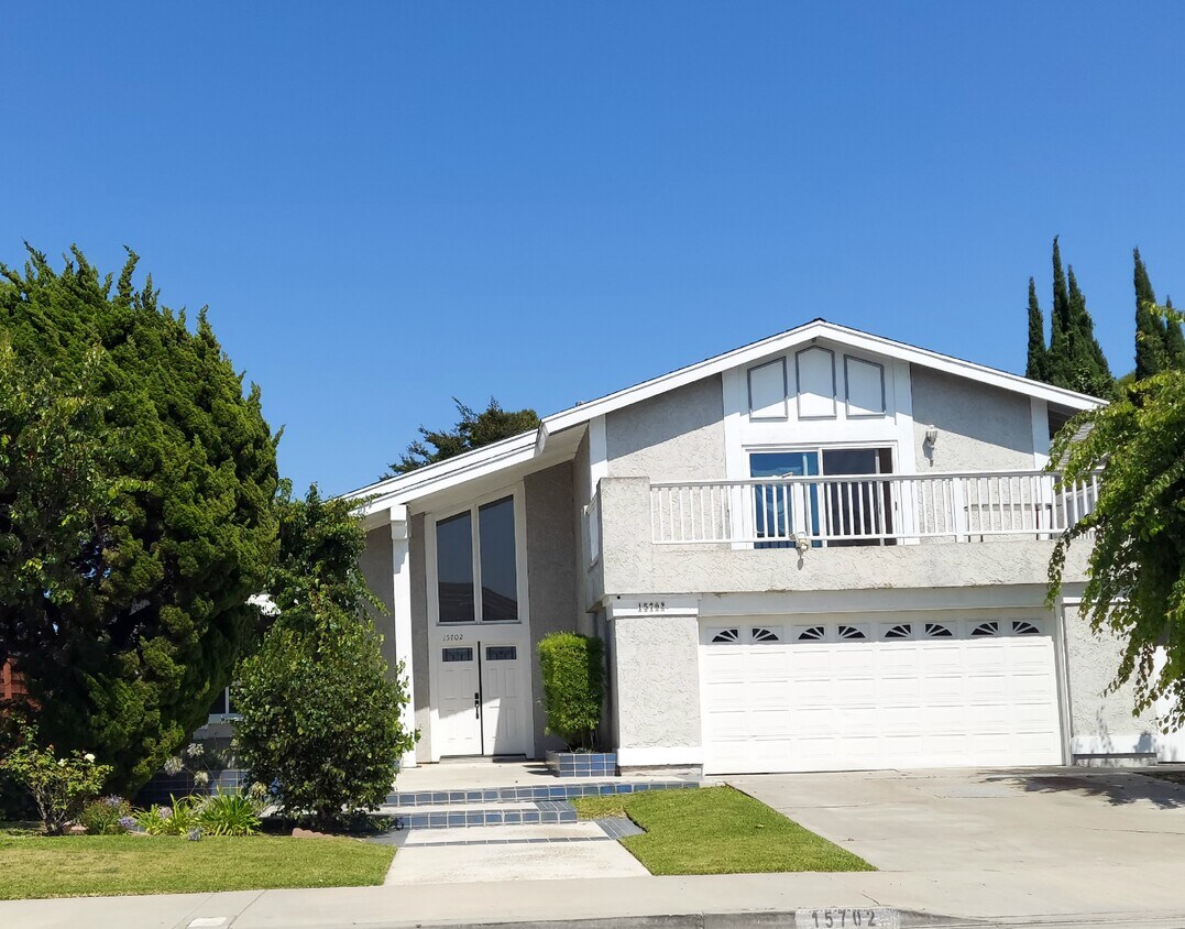 Primary Photo - 15702 Sunburst Ln