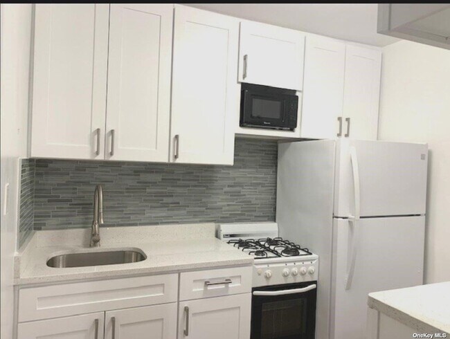Foto del edificio - 35-20 Leverich St
