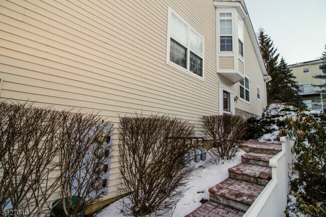Building Photo - 1408 Windsor Ct