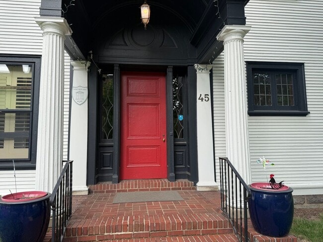 Building Photo - 45 College Ave SE