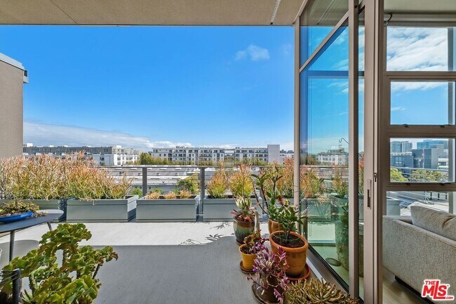 Building Photo - 4080 Glencoe Ave