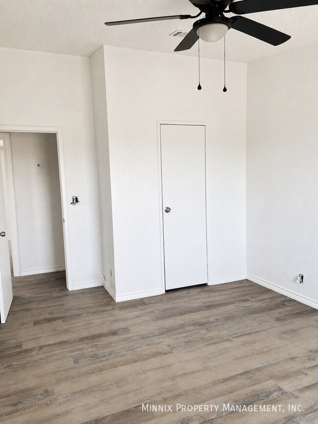 Foto del edificio - 3011 E. Broadway-