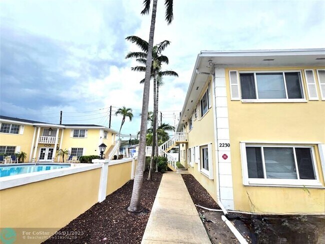 Foto del edificio - 2230 NE 56th Pl