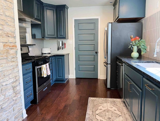 Building Photo - 7018 Crosswood Dr