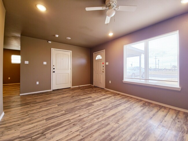 Foto del edificio - PRE-LEASE SPECIAL: Cozy 3-Bedroom, 2-Bathroom Home with Garage in East Lubbock