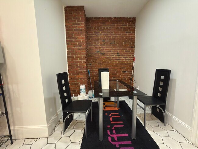 Building Photo - 56 Park Vale Ave