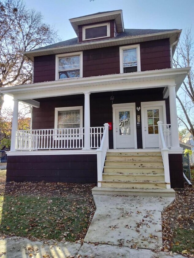 Primary Photo - 447 Thomas Ave
