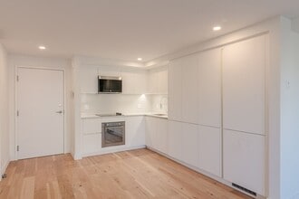 Building Photo - 3460 Rue Peel