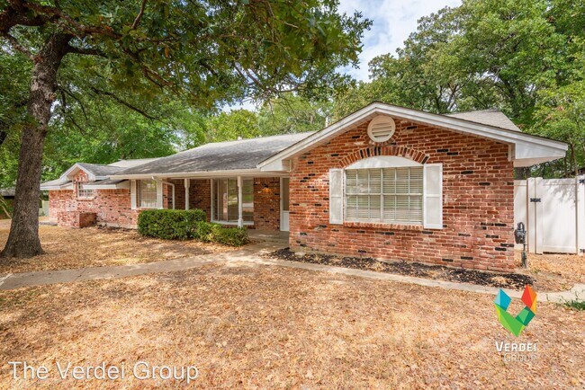 Building Photo - 3 br, 2 bath House - 1108 Martha Dr.