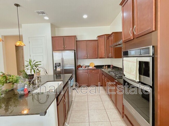 Building Photo - 273 E Lantana Dr