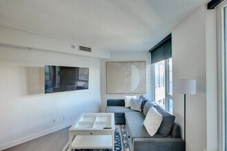 Building Photo - 32 Smithe St