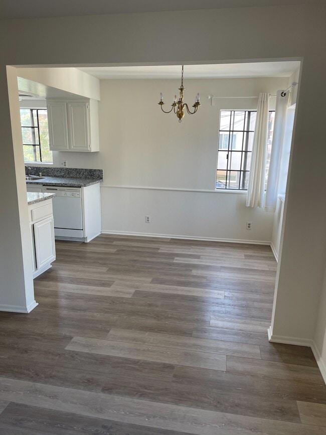 Dining Area - 210 N Belmont St