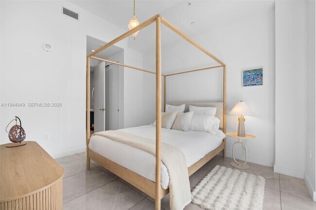 Foto del edificio - 2655 S Bayshore Dr