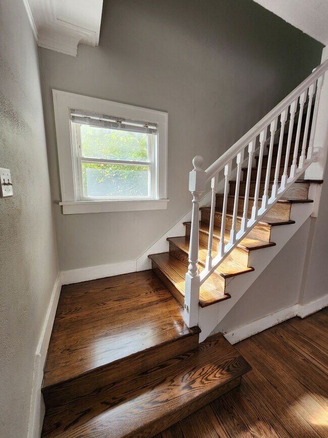 Foto del edificio - Large Glen Park Home! Original Hardwood Fl...