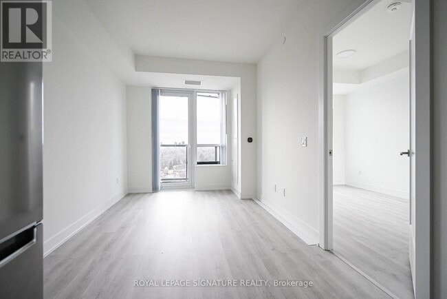 Building Photo - 60 Central Park Road Way