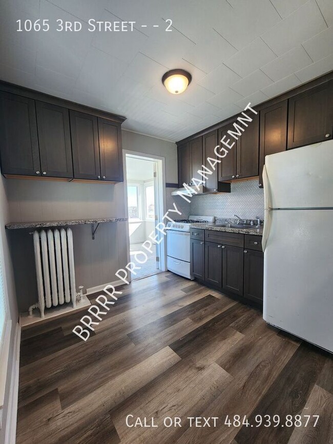 Building Photo - ALL utilities included!!! 1-2 Bedroom 2nd ...