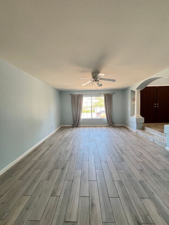 Building Photo - Beautiful Henderson Home!