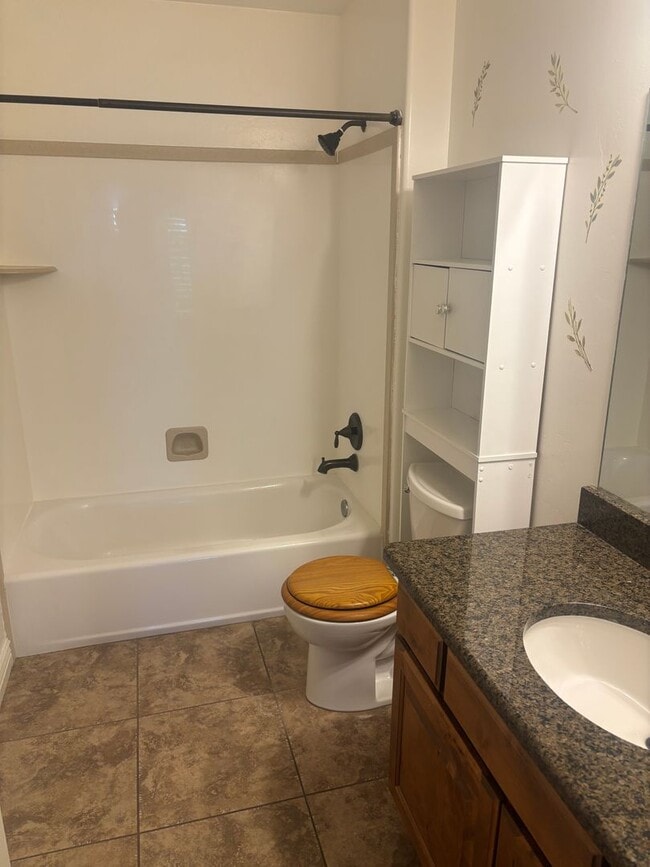Building Photo - Top Level Condo