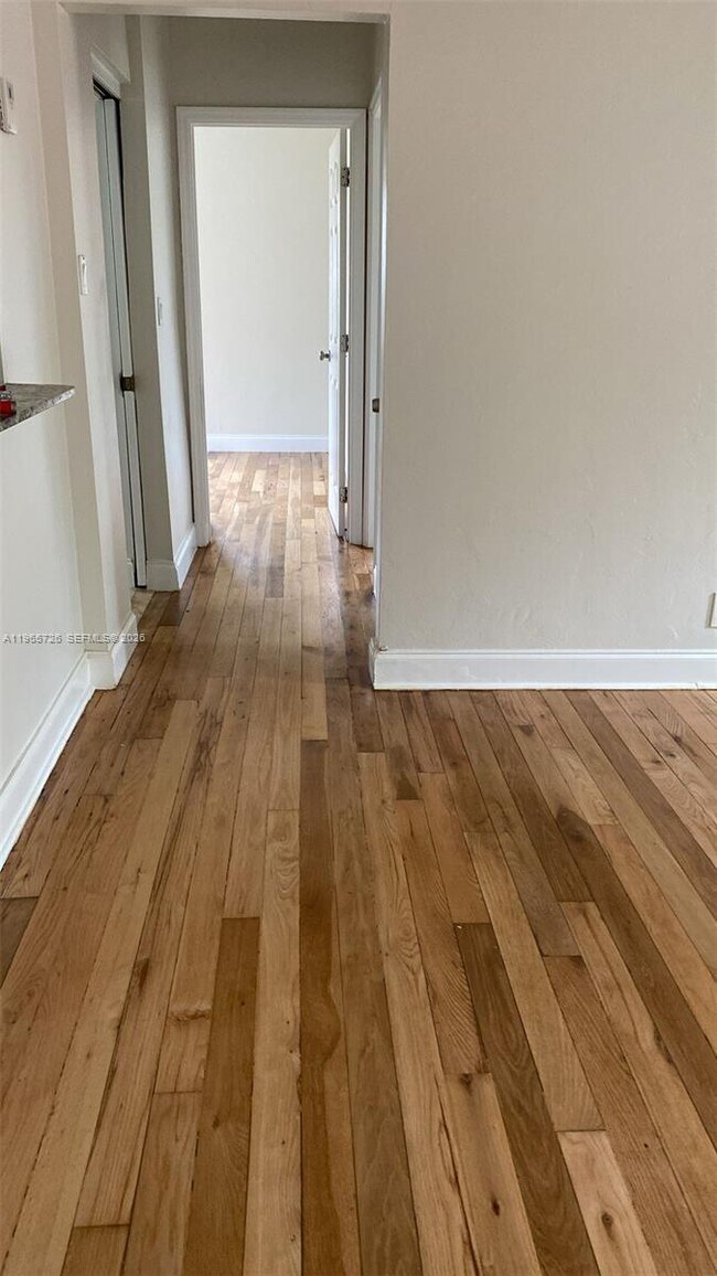 Foto del edificio - 713 SW 10th St