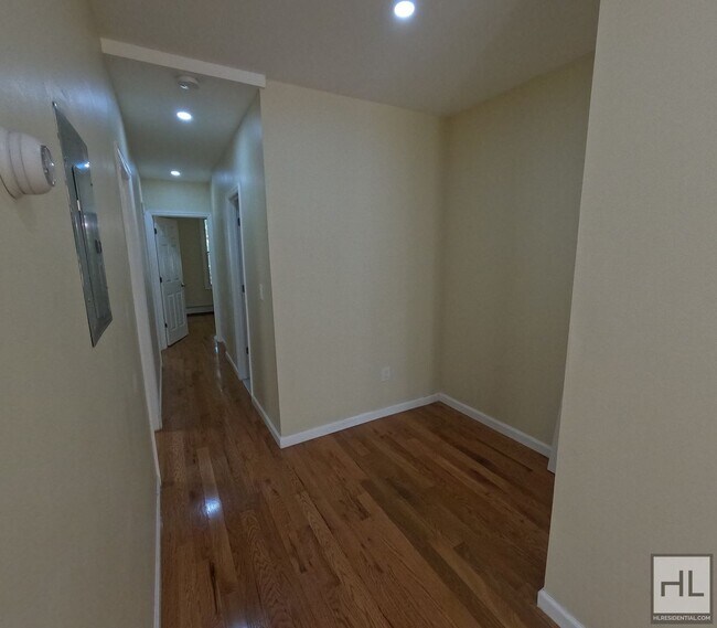 Foto del edificio - PRIVATE HOUSE RENTAL EDSON AVENUE