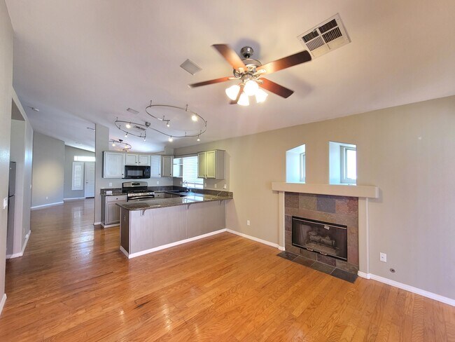 Foto del edificio - 2563 Spruce Creek Dr