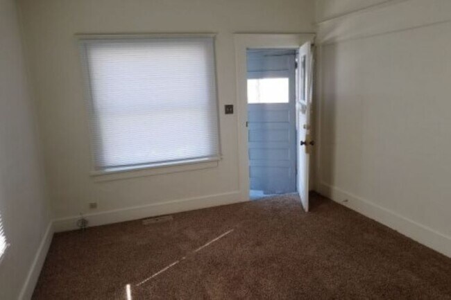 Building Photo - 1211 3rd St W