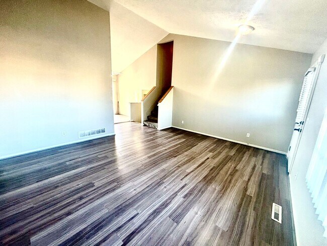 Foto del edificio - 17773 Olive St