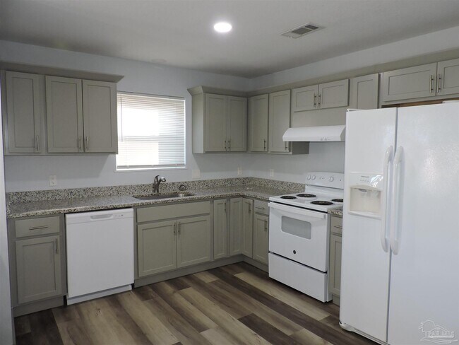 Foto del edificio - 526 Briarwood Dr