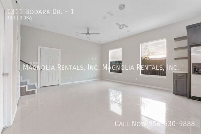 Foto del edificio - 1311 Bodark Dr