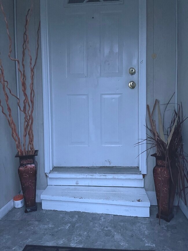 Foto del edificio - 659 Mackinaw Ave