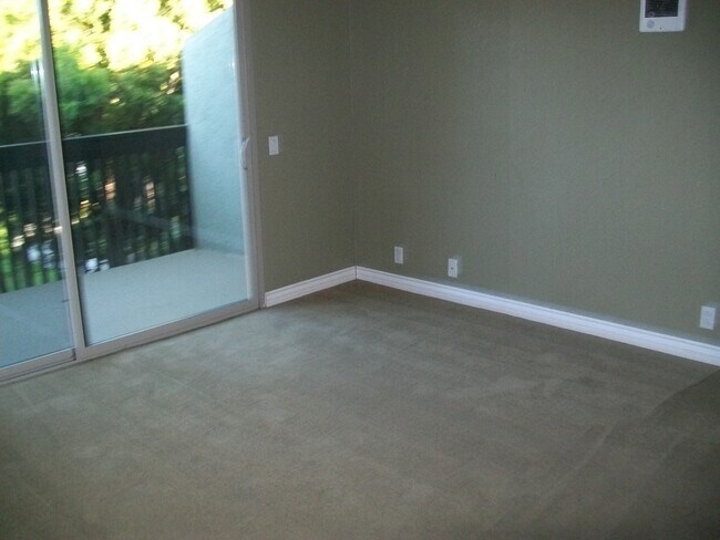 Foto del edificio - Large 2 Bed 2 Bath In Chula Vista