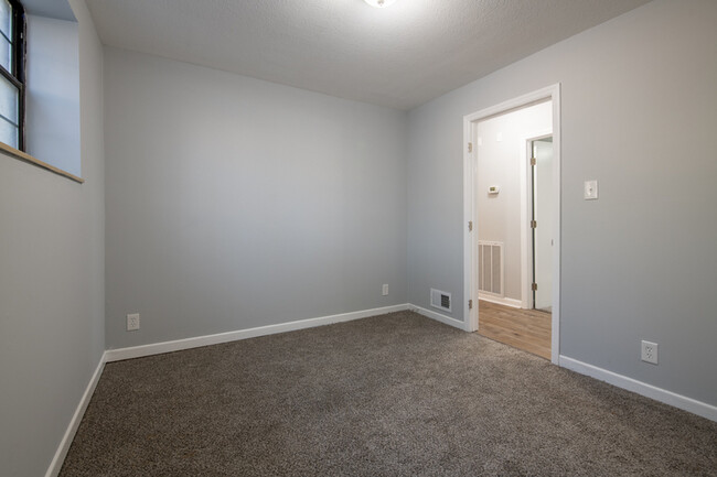 Building Photo - 122 Walsh Ln