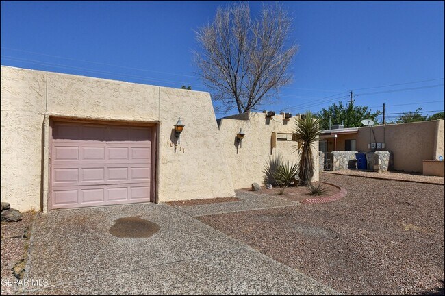 Building Photo - 10711 Ivanhoe Dr